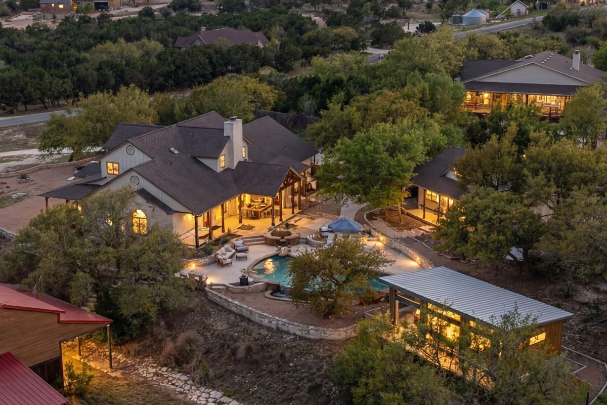 exterior of Austin TX rental